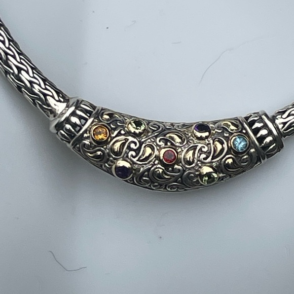 Elegant Silver Necklace with Gem Accents - Picture 4 of 10